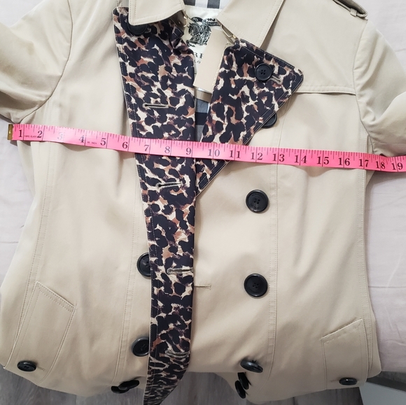 100% Authentic Burberry Sandringham Mid-Length Trenchcoat, Honey Sz 6 US - Picture 16 of 16